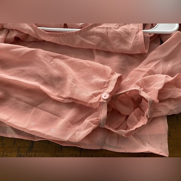 •NWT•Old Navy Metallic Dot Flowy Cold Shoulder Top - Picture 5 of 13